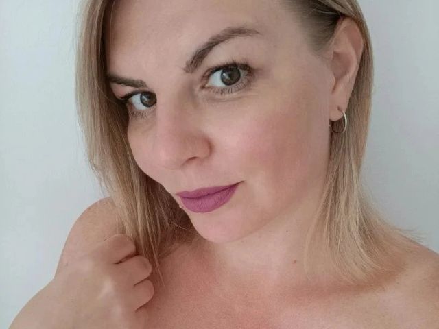 AdriannaHotX Vorschaubild